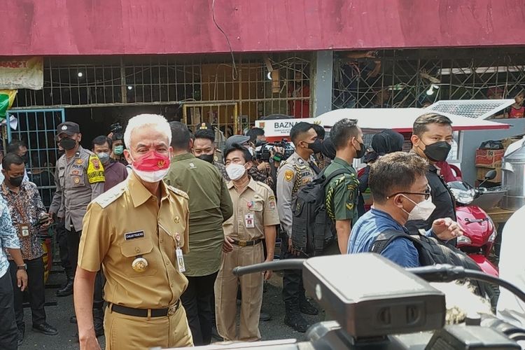 Gubernur Jawa Tengah Ganjar Pranowo di Pasar Peterongan. Selasa (5/7/2022)