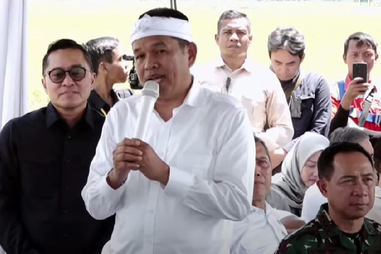Gubernur Jawa Barat Dedi Mulyadi menyuarakan keluhan para petani kepada Presiden Prabowo Subianto saat menghadiri panen raya di Majalengka, Jawa Barat, Senin (7/4/2025).