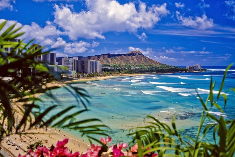 Hawaii yang memang sudah terkenal sebagai tempat bulan madu paling populer di dunia.