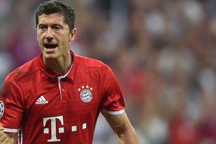 Aksi perayaan gol striker Bayern Muenchen, Robert Lewandowski, setelah menjebol gawang FC Rostov dalam partai Liga Champions Grup D di Fussball Arena, Muenchen, 13 September 2016.