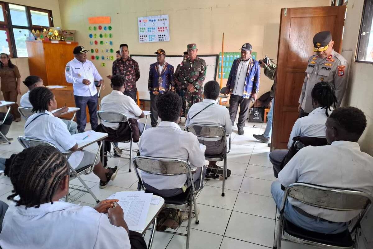 Ratusan Siswa SMA di Puncak Jaya Jalani Ujian Sekolah di Tengah Konflik Pilkada