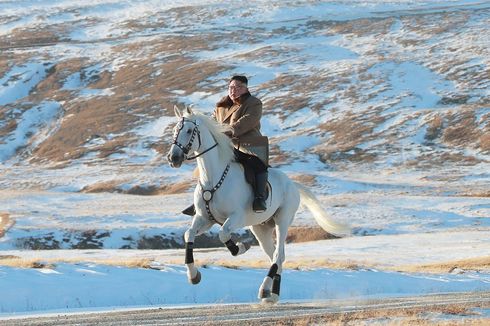 Korea Utara Rilis Foto Kim Jong Un Berkuda di Gunung Keramat, Ini Pesan di Baliknya
