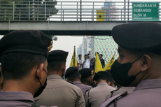 Sweeping dan Duduki Kendaraan Berpelat Merah, 5 Demonstran Ditangkap Polisi di Patung Kuda
