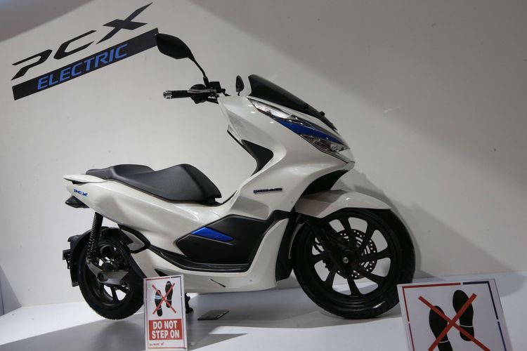 Foto stok: Honda PCX Electric