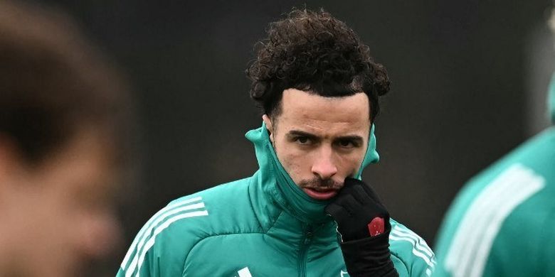 Gelandang Liverpool asal Inggris, Curtis Jones, mengikuti sesi latihan di Kirkby, Liverpool, barat laut Inggris pada 27 Januari 2026, menjelang pertandingan sepak bola fase liga Liga Champions melawan Qarabag.