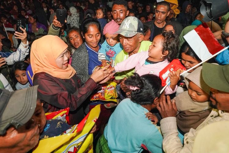 Bicara dengan Anak-anak Penyintas Gempa, Khofifah: Ada yang Mau Jadi Gubernur?