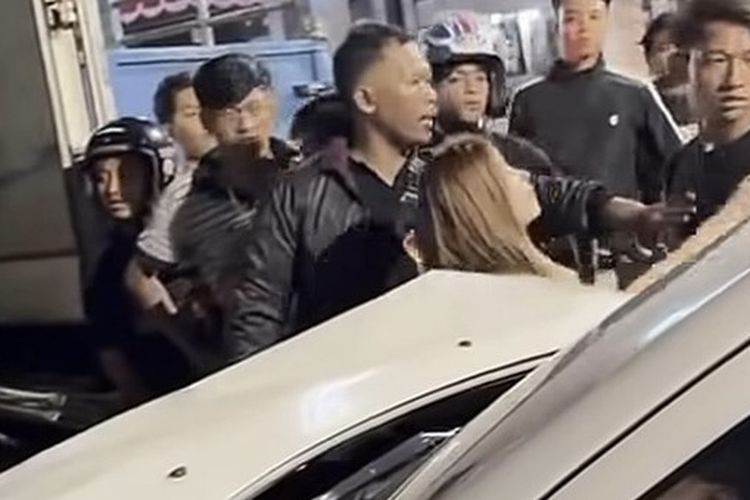 Pengemudi Outlander Mabuk Tabrak 2 Kendaraan dan 1 Orang Tewas di Surabaya