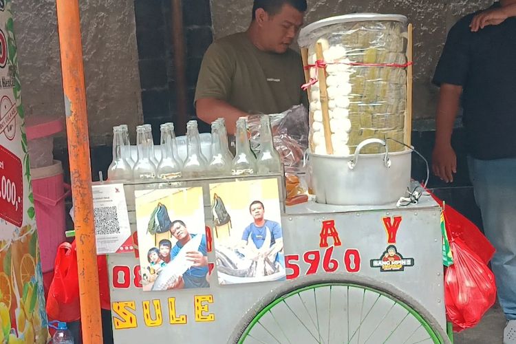 Strategi Unik Pedagang Siomay di Jakarta: Pasang Foto Tenggiri demi Pulihkan Kepercayaan Pembeli