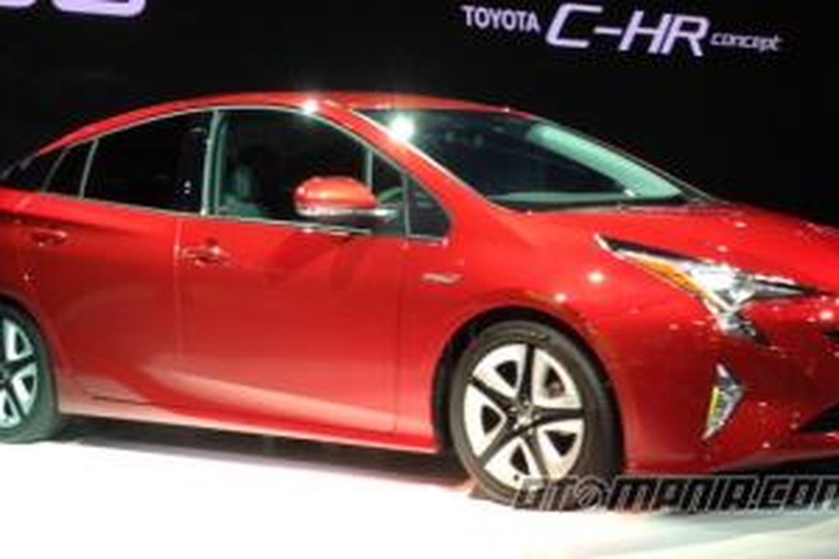 Mobil hibrida terlaris Toyota tampil sebagai generasi baru.