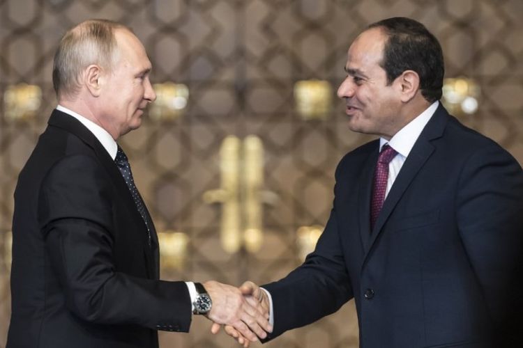 Presiden Rusia Vladimir Putin bertemu dengan Presiden Mesir Abdel Fattah al-Sisi di Kairo, Senin (11/12/2017).