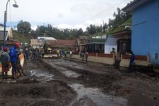 Banjir Bandang Terjang Permukiman di Lereng Semeru, 12 Rumah Rusak