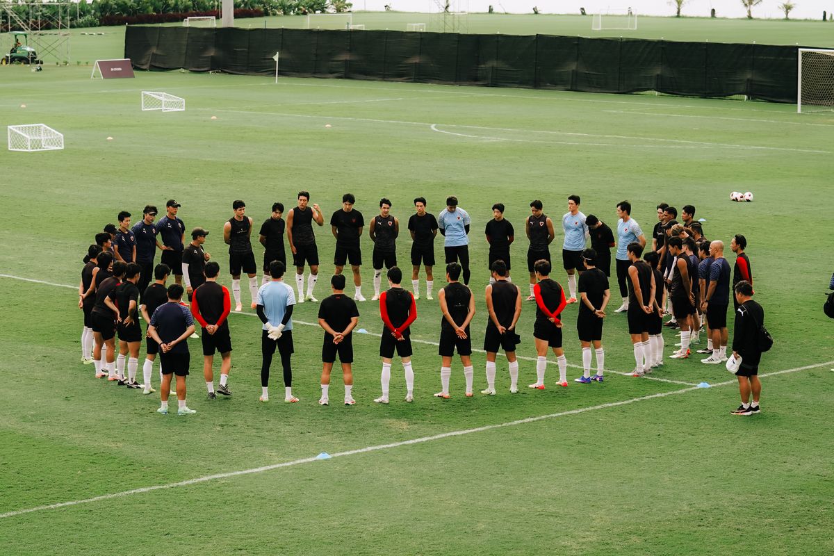 Suasana latihan tim sepak bola Korea Selatan di Bali United Training Center, Gianyar. Kehadiran klub mancanegara di Bali menjadi bukti meningkatnya daya tarik sport tourism Indonesia. 