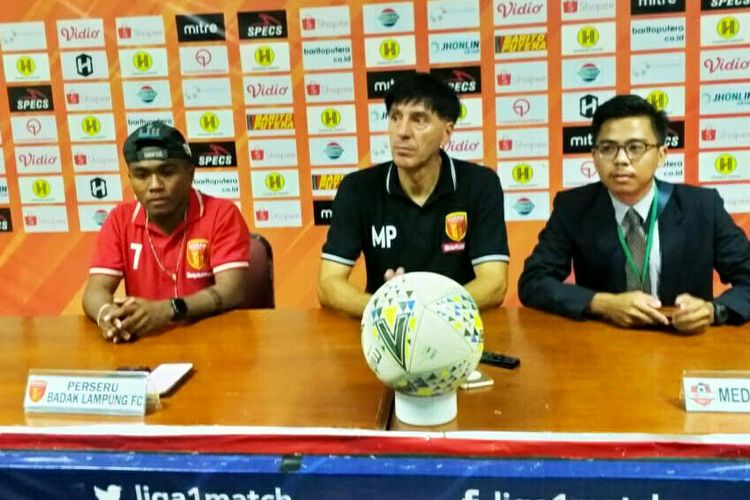Pelatih Perseru Badak Lampung, menyebut penalti yang diberikan wasit meruntuhkan mental pemainnya. Perseru harus mengakui keunggulan tuan rumah Barito Putera 1-4 pada lanjutan pekan ke 23 Liga 1 2019.