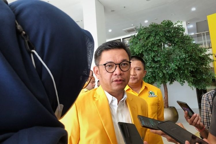 Ketua DPD Partai Golkar Jawa Barat Ace Hasan Syadzily ditemui di kantor DPP Partai Golkar, Slipi, Jakarta, Kamis (16/3/2023). 