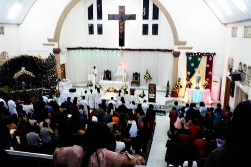 Umat Katolik di Palopo Jalani Misa Malam Natal Penuh Khidmat