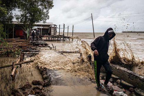 BMKG: Peringatan Dini Cuaca, Waspadai Gelombang Tinggi 6 Meter di Laut Natuna