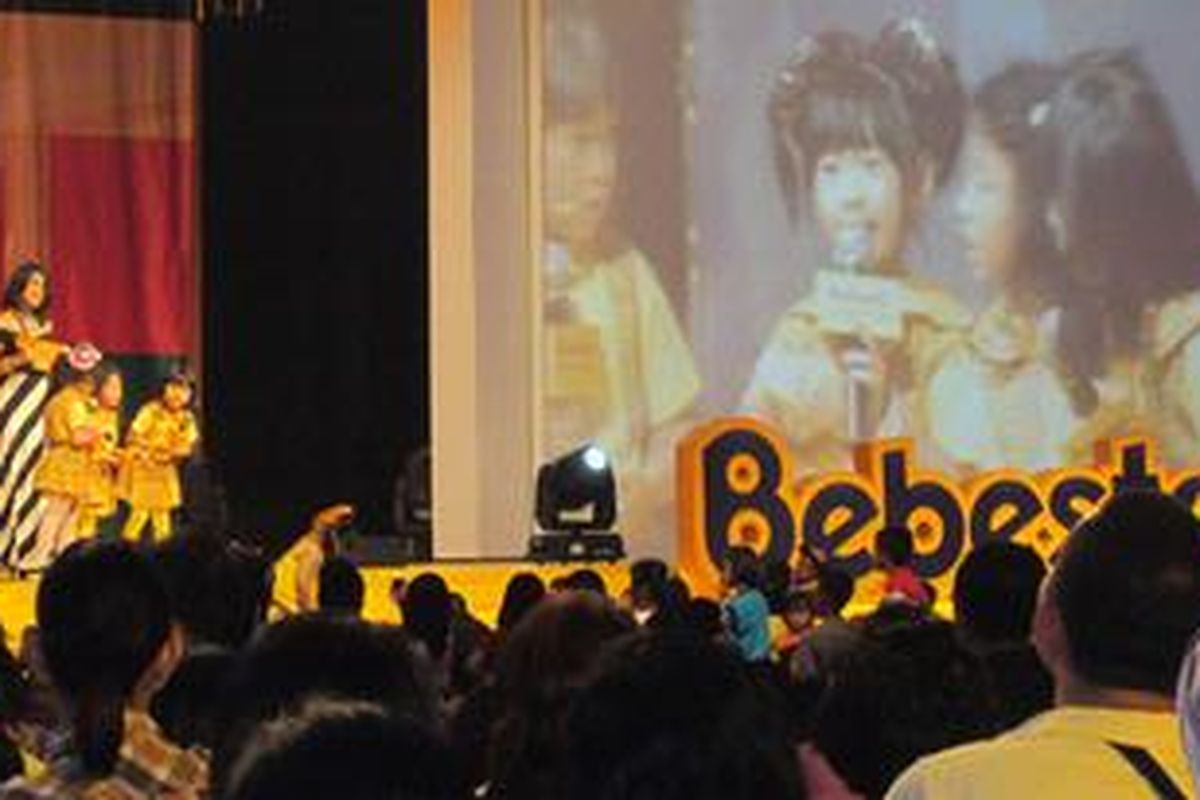 Bebestar 2011, mewakili karakter anak yang berani, memiliki bakat natural dan kemampuan komunikasi. 13 bintang Bebestar 2011 tampil percaya diri di Bebestar Night di Jakarta Convention Center, Rabu, 21/12/2011.