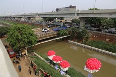 Dari Bawah Tol Becakayu, Warga Histeris Meneriakkan 