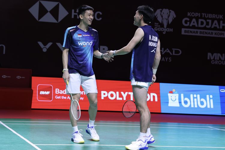 Ganda putra Indonesia, Raymond Indra/Nikolaus Joaquin, melangkah ke babak 16 besar Polytron Indonesia Open 2026.