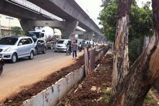 Pejalan Kaki Mengeluhkan Pembangunan Saluran Beton di Jalan Prof Dr Satrio