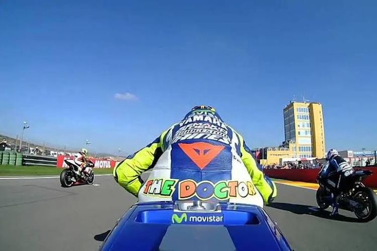 Rossi start dari urutan terakhir di Valencia pada MotoGP 2015