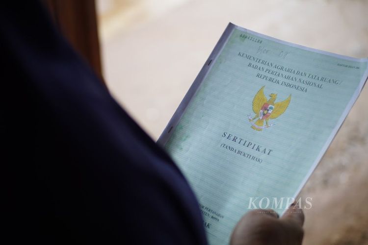 Ilustrasi sertifikat tanah.
