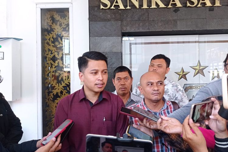 Anggota Tim Hukum TGA, Anjar Nawan Yusky pada Senin (19/12/2022) di Mapolresta Malang Kota. 