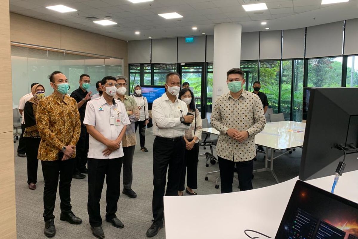 Menteri Perindustrian, Agus Gumiwang Kartasasmita mengunjungi Apple Developer Academy di BSD City pada Kamis (23/7). 