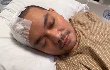 Indra Bekti ucapkan doa keluar rumah sambil memejamkan mata