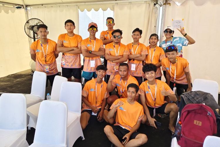 Tim Perahu Naga Lawan Arus yang bertanding di Jakarta Water Sport 2025.