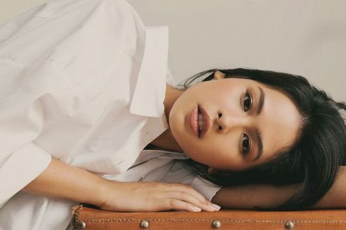 Lirik dan Chord Lagu Bayangkan Rasakan dari Maudy Ayunda