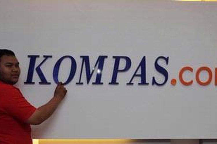 Fico Fachriza, yang akrab disapa Fico, berkunjung ke kantor Redaksi Kompas.com di Gedung Kompas Gramedia, Palmerah, Jakarta Pusat, Senin (1/4/2013). Fico merupakan salah seorang komika yang masuk babak lima besar Stand Up Comedy Indonesia Season 3.