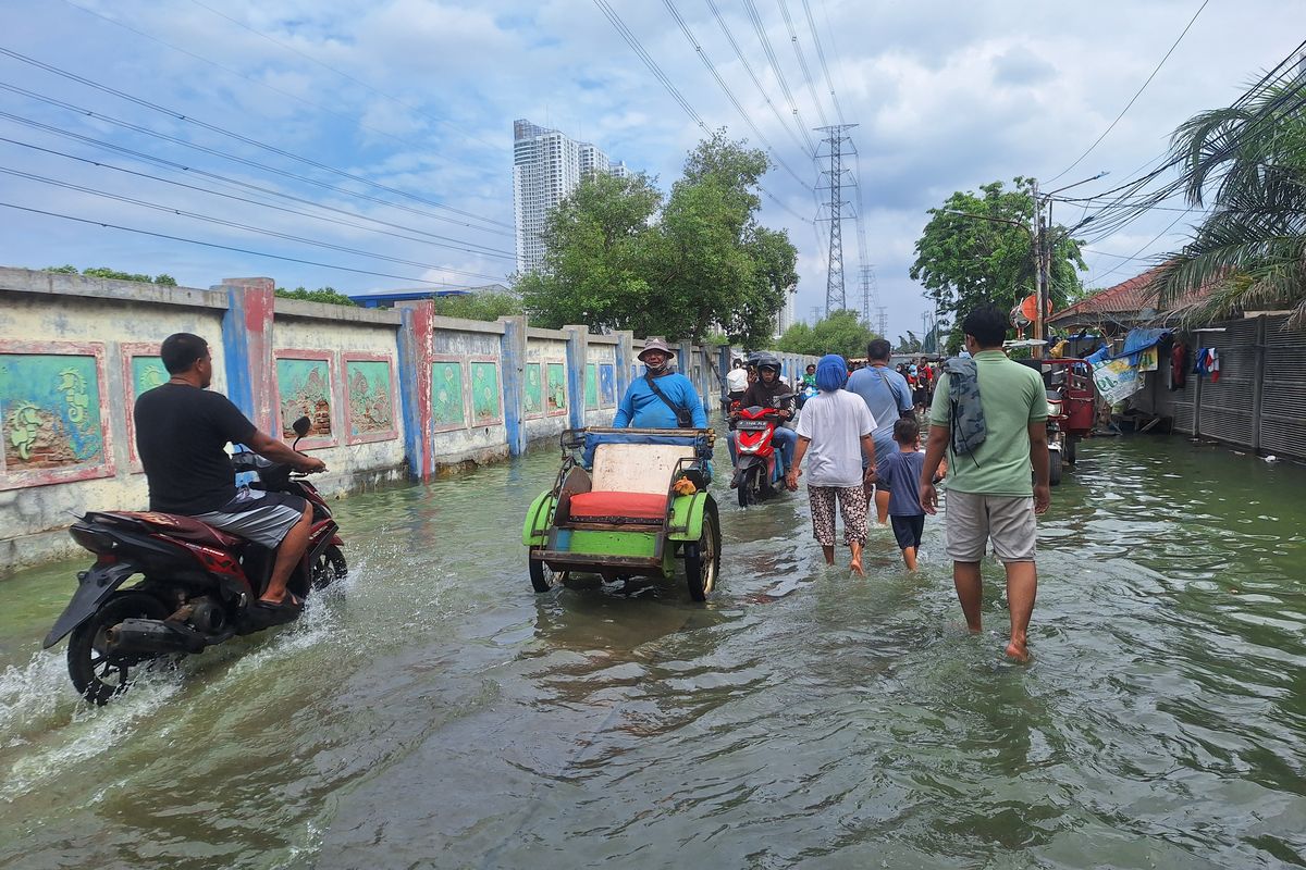 Jeritan Hati Tukang Becak di Muara Angke, Hanya Dapat Rp 50.000 Sehari akibat Banjir Rob