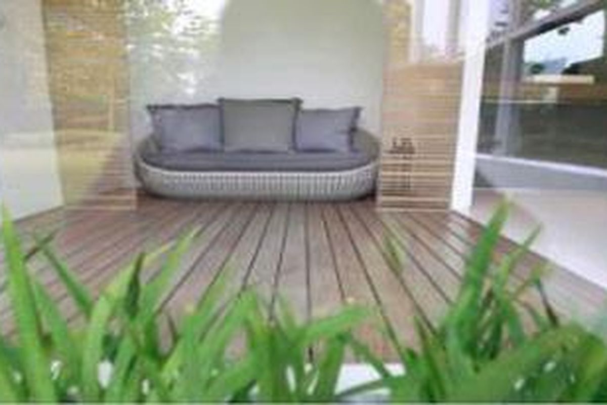 Teras Apartemen di 1Park Residences.  Properti: Apartemen contoh 1 Park Residence