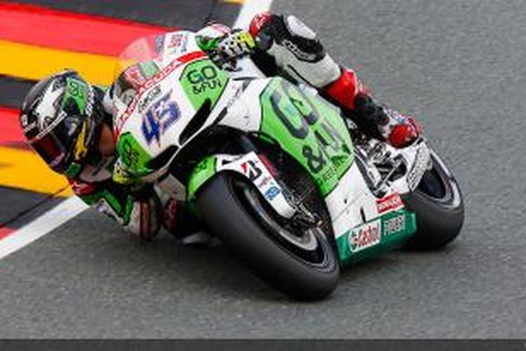 Pebalap Honda Gresini asal Inggris, Scott Redding, melintasi Sachsenring pada sesi kualifikasi GP Jerman, Sabtu (12/8/2014).