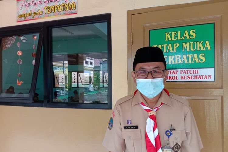Bangganya Samukin Sang Kepala Sekolah Saat SDN Pondok Kelapa 05 Pagi Jadi Percontohan Belajar Tatap Muka