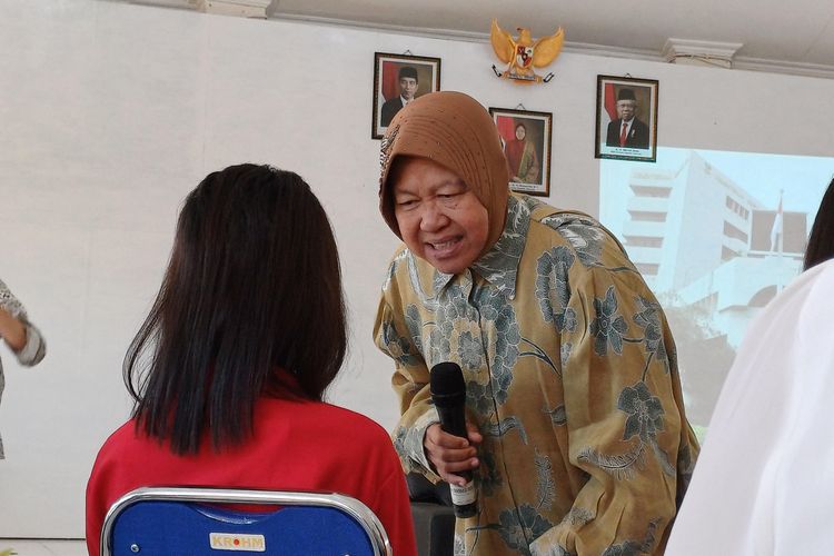 Mensos Risma Temui Belasan Korban TPPO di Kupang yang Tergiur Gaji Tinggi