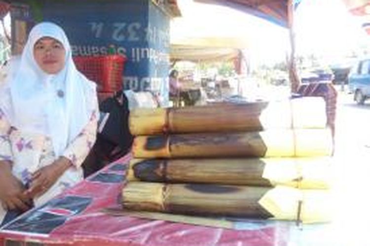 Penjual Lemang di Kota Bengkulu.