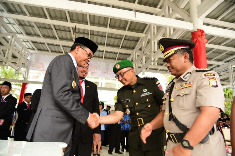 Gubernur Sulawesi Selatan Nurdin Abdullah saat menghadiri puncak peringatan Hari Kesehatan Nasional (HKN) ke-55, di Lapangan Upacara Rujab Gubernur Sulsel, Selasa (12/11/2019).