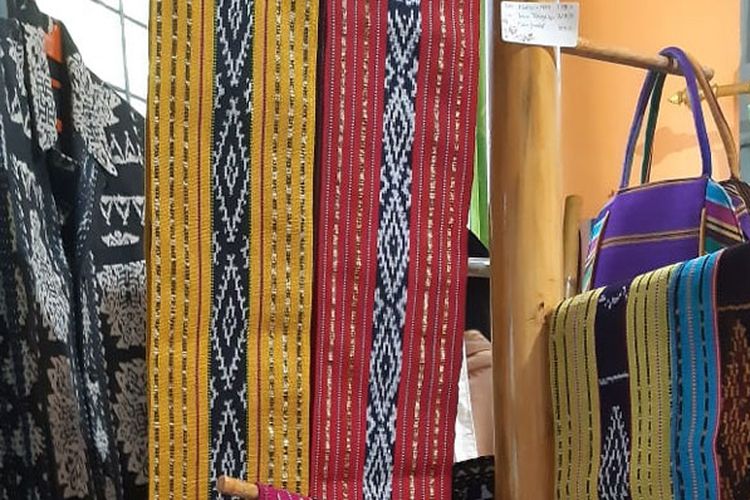 Berburu Aneka Motif Tenun Ikat Sikka di Kota Maumere