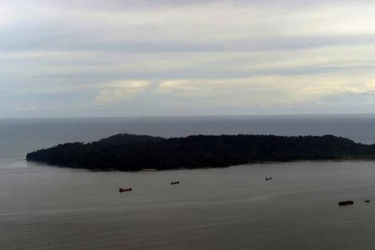 Pulau Nusakambangan, Cilacap, dilihat dari udara, Rabu (4/3/2015). 