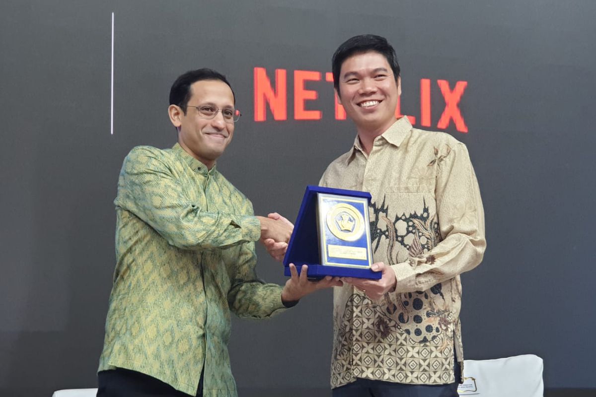 Menteri Pendidikan dan Kebudayaan Nadiem Anwar Makarim (kiri), dan Managing Director Netflix Asia Pacific Kuek Yu-Chuang, Kamis (9/1/2020)