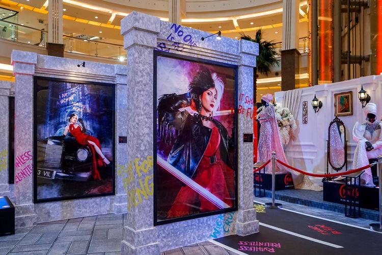 Pameran bertajuk Brilliant. Bad. A Little Bit Mad World: A Fashion Exhibition Inspired by Disney’s ‘Cruella’ di Pacific Place Mall, Jakarta.