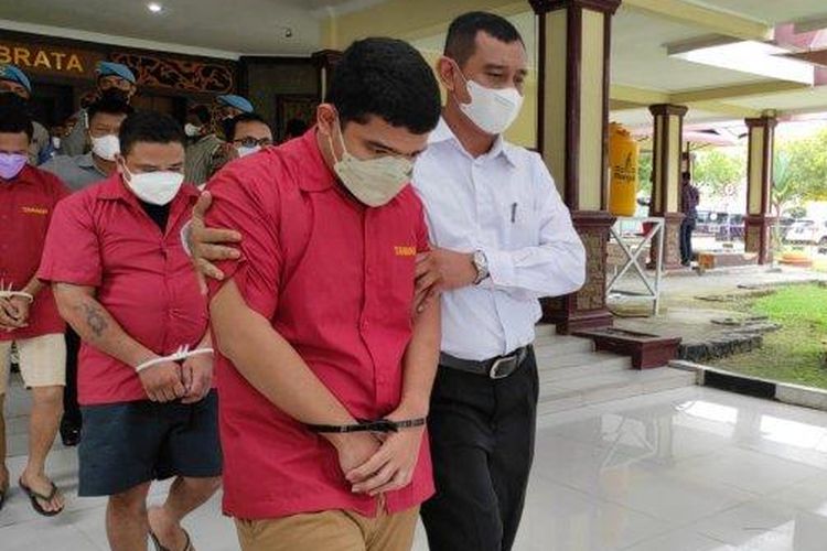 Dewa Perangin-angin, anak Bupati nonaktif Langkat ditahan atas kasus kerangkeng manusia, Jumat (8/4/2022). 

