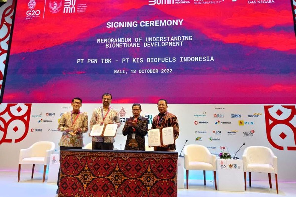 Penandatanganan kerja sama pengembangan bisnis Bio-CNG oleh PGN dan KIS Biofuels Indonesia pada SOE International Conference G20 di Nusa Dua, Bali, Selasa (18/10/2022) 

