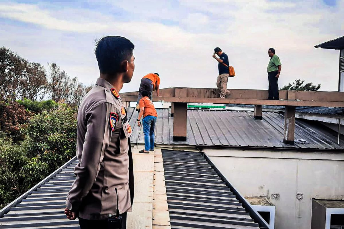 Polisi melakukan pengecekan TKP sumber ledakan di Hotel Moscato, Lembang, Kabupaten Bandung Barat (KBB), Jawa Barat, Selasa (27/8/2024).