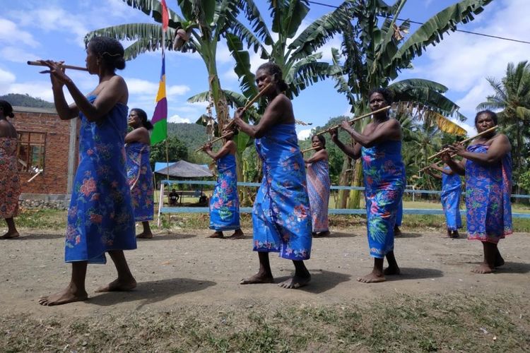 Festival Suling Tambur di Kampung Kabare, Distrik Waigeo Utara, Raja Ampat, Selasa (25/9/2018).