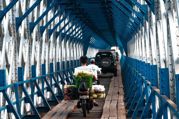 Jembatan Cirahong, salah satu tempat wisata horor di Jawa Barat. 