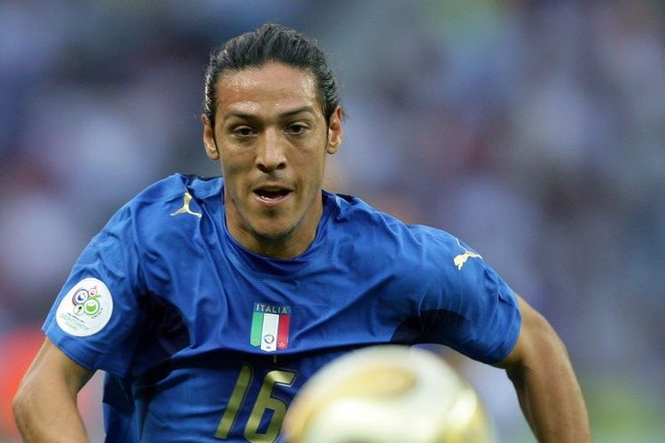 Mauro Camoranesi saat beraksi bersama timnas Italia dalam pertandingan melawan Perancis pada final Piala Dunia 2006 yang dilangsungkan di Stadion Olimpiade, Berlin, Jerman, 9 Juli 2006. (Foto: NICOLAS ASFOURI / AFP)