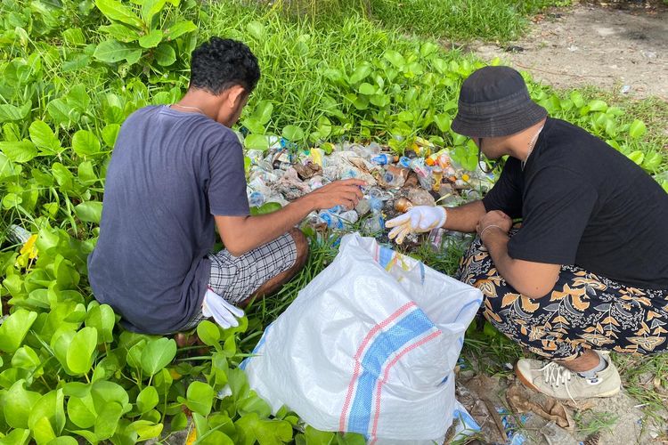 PCX mengoperasikan pasar plastik kredit yang sepenuhnya transparan, memperkuat jaringan untuk mengumpulkan, mengangkut, dan memproses limbah plastik dengan bertanggung jawab.